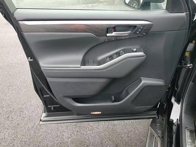 new 2025 Toyota Highlander car, priced at $53,407