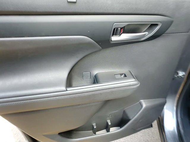 used 2023 Toyota Highlander car, priced at $39,990