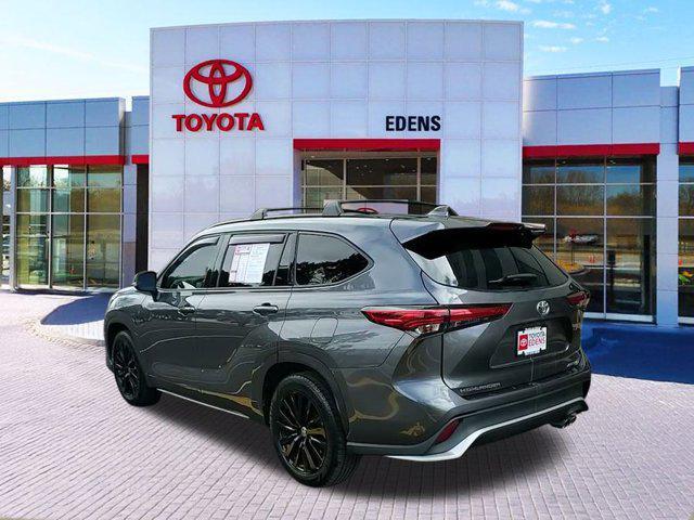 used 2023 Toyota Highlander car, priced at $39,990