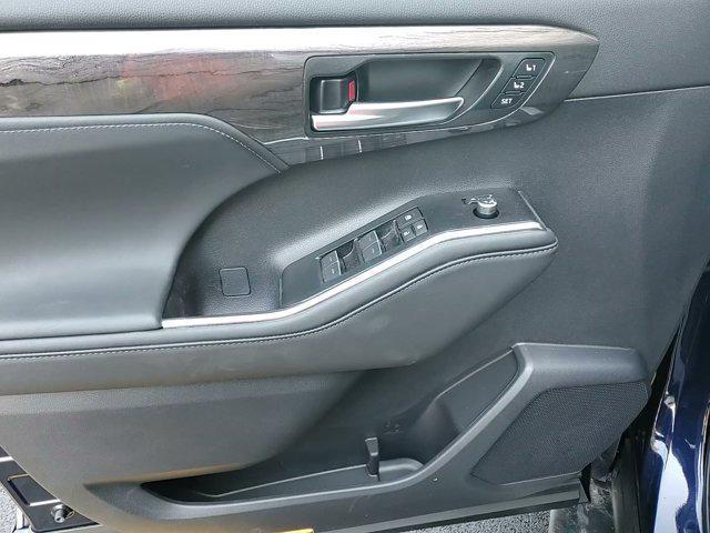 new 2026 Toyota Highlander Hybrid car, priced at $58,606