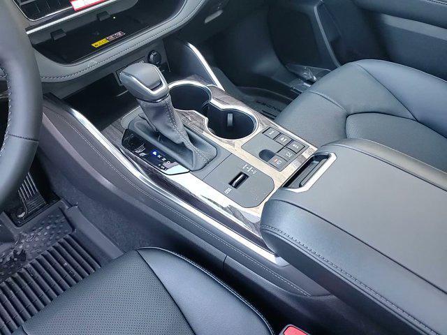 new 2026 Toyota Highlander Hybrid car, priced at $58,606