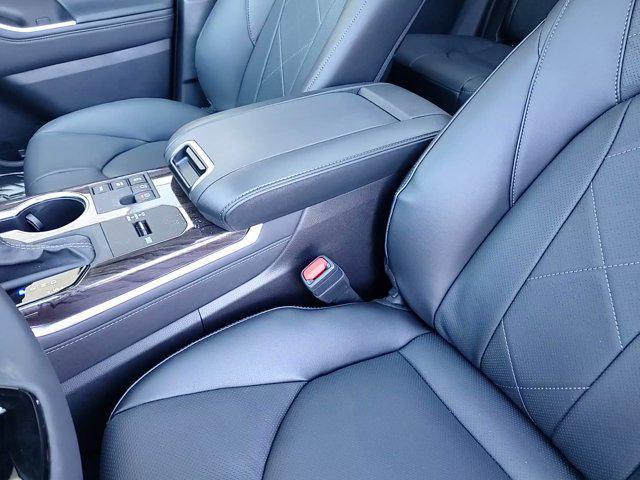 new 2026 Toyota Highlander Hybrid car, priced at $58,606