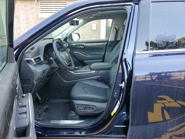 new 2026 Toyota Highlander Hybrid car, priced at $58,606