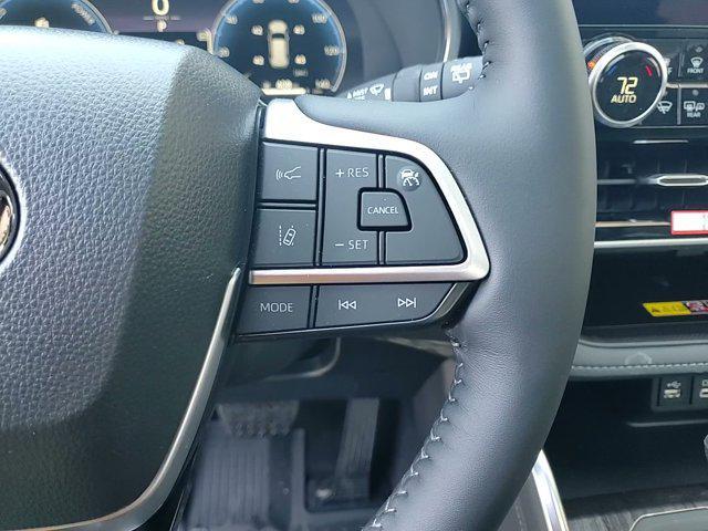 new 2026 Toyota Highlander Hybrid car, priced at $58,606