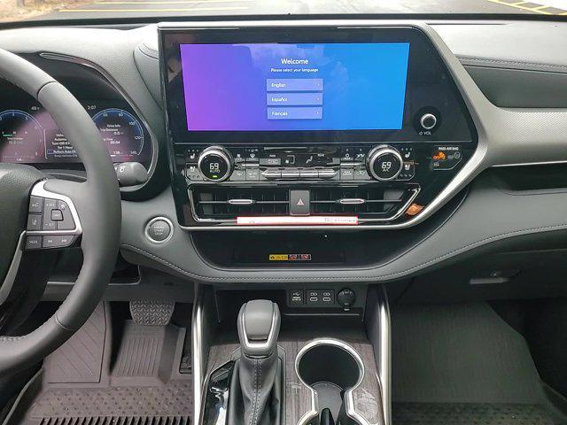 new 2025 Toyota Highlander car, priced at $53,275
