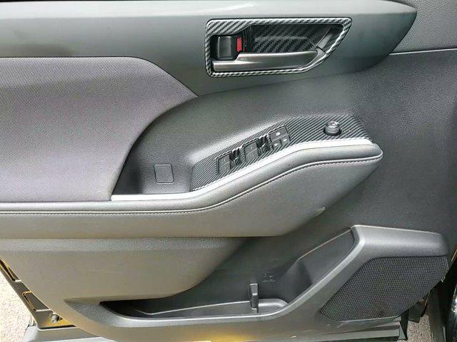 used 2023 Toyota Highlander car, priced at $32,990