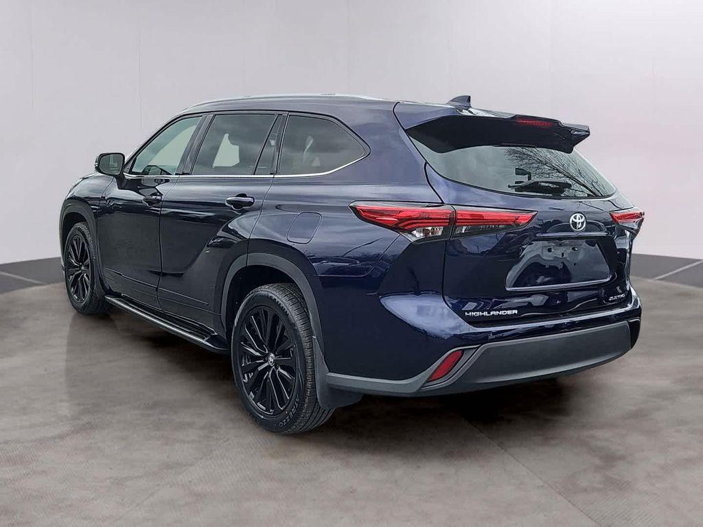 used 2022 Toyota Highlander car, priced at $36,649