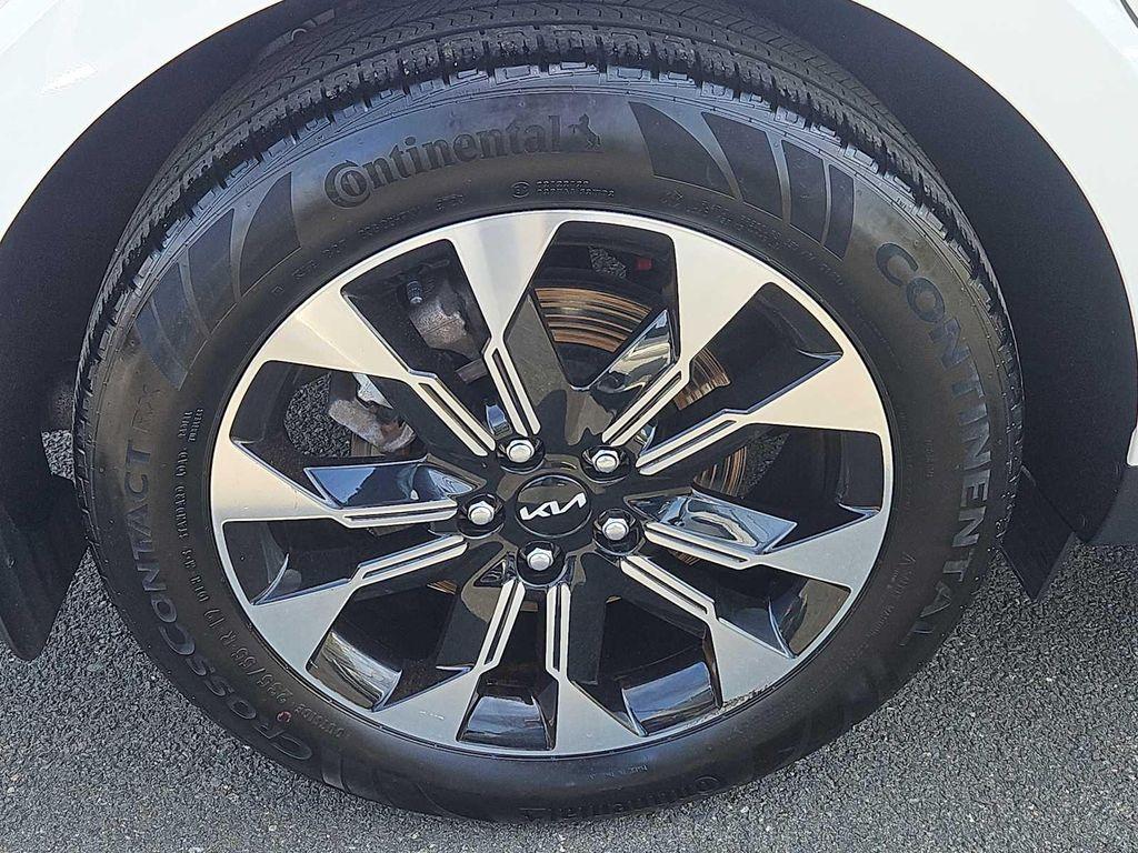 used 2024 Kia Carnival car, priced at $34,987