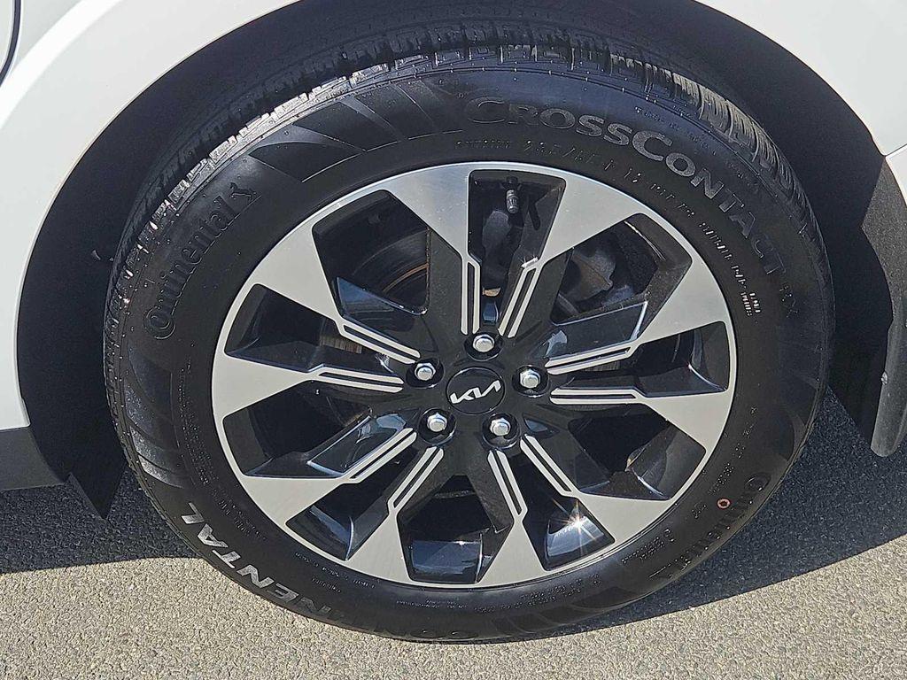 used 2024 Kia Carnival car, priced at $34,987