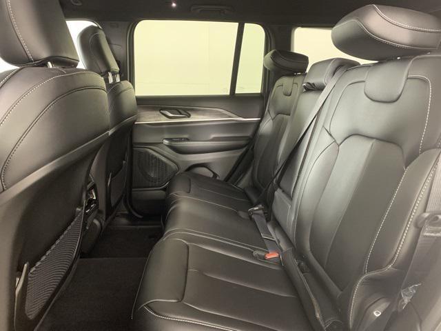 new 2025 Jeep Grand Cherokee car, priced at $41,876