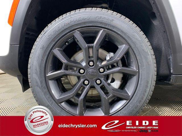 new 2025 Jeep Grand Cherokee car, priced at $47,761