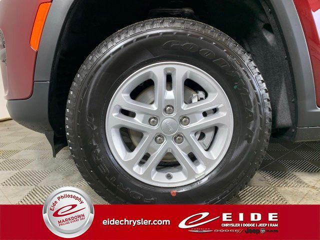 new 2025 Jeep Grand Cherokee car, priced at $35,799