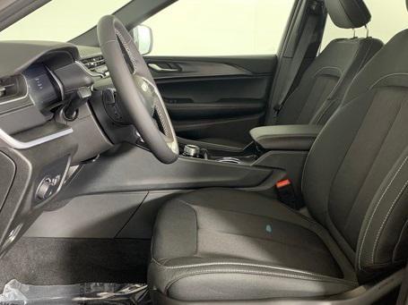 new 2025 Jeep Grand Cherokee car, priced at $35,299