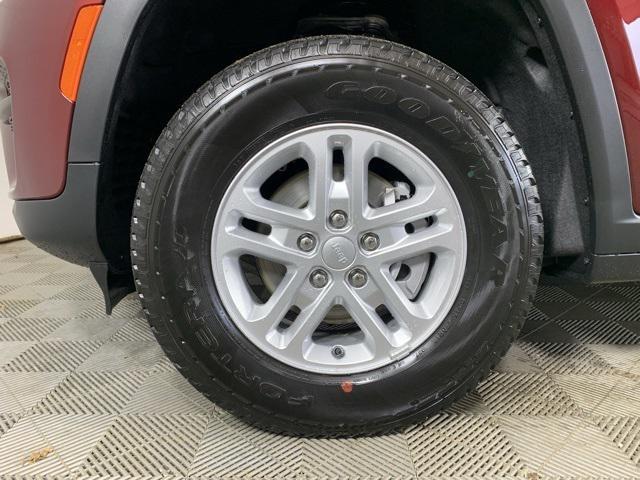 new 2025 Jeep Grand Cherokee car, priced at $35,299