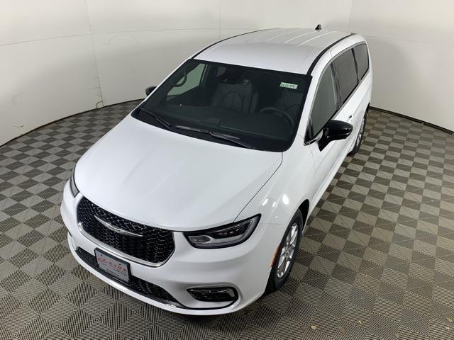 new 2026 Chrysler Pacifica car, priced at $40,293