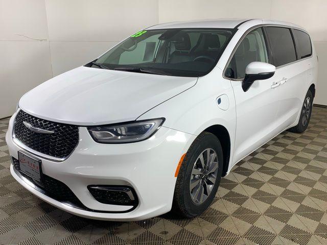 used 2023 Chrysler Pacifica Hybrid car, priced at $24,000
