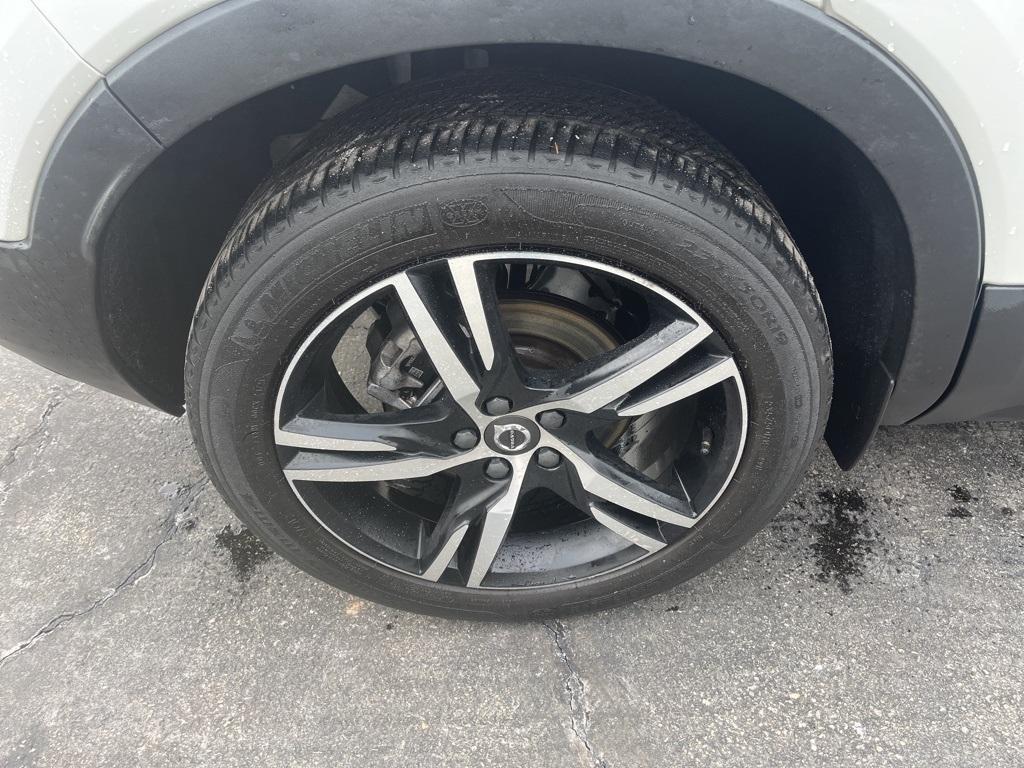 used 2021 Volvo XC40 car, priced at $24,888