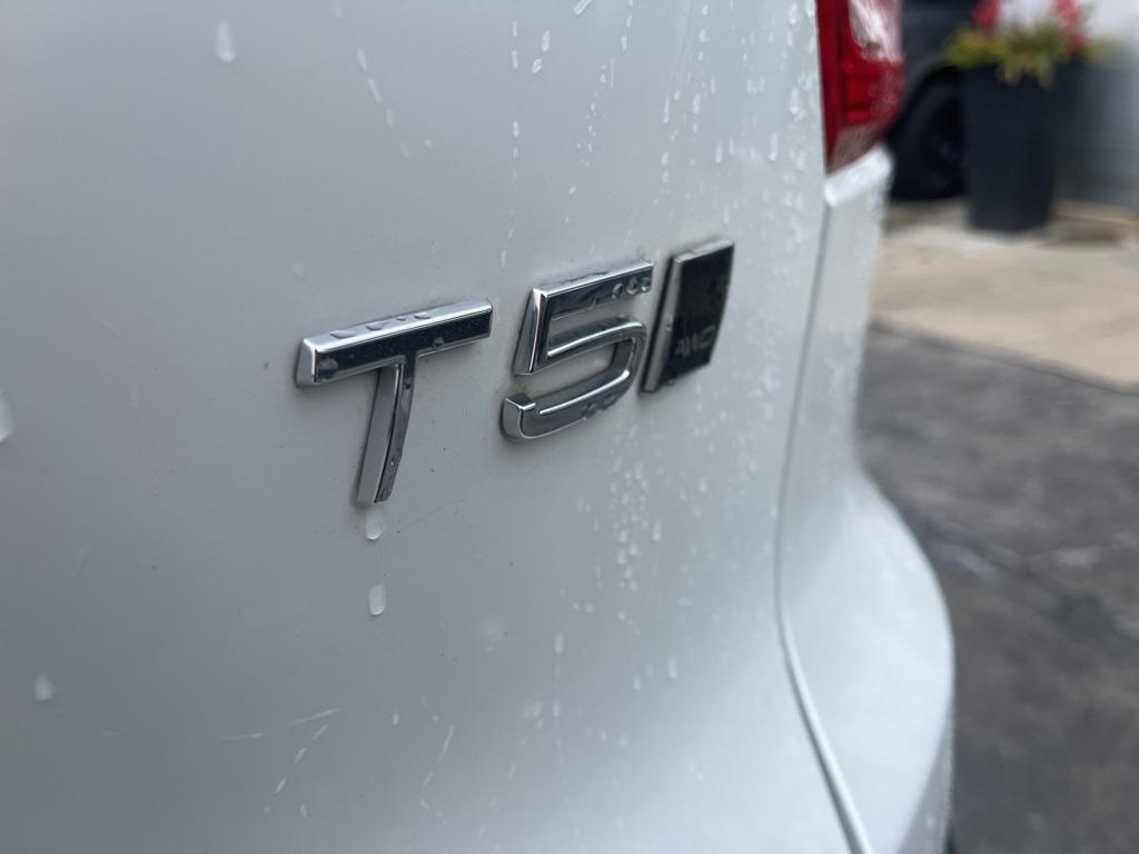 used 2021 Volvo XC40 car, priced at $24,888