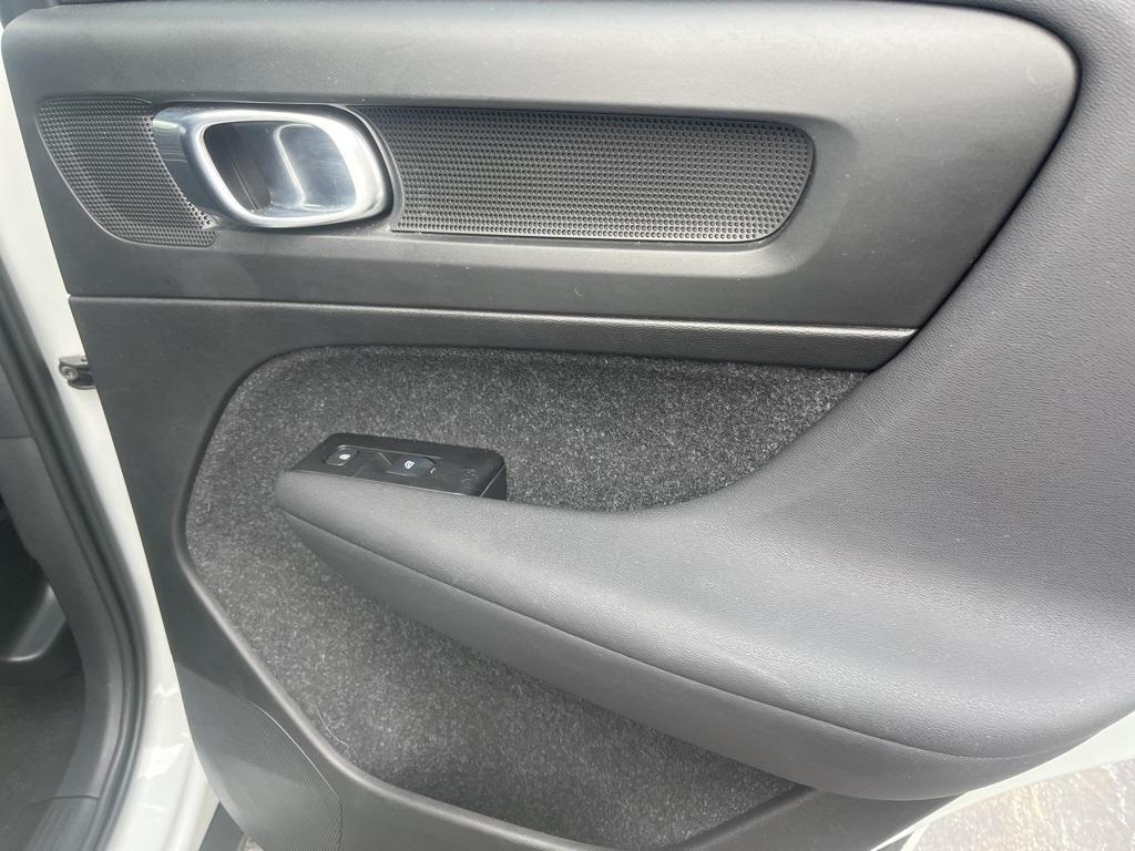 used 2021 Volvo XC40 car, priced at $24,888