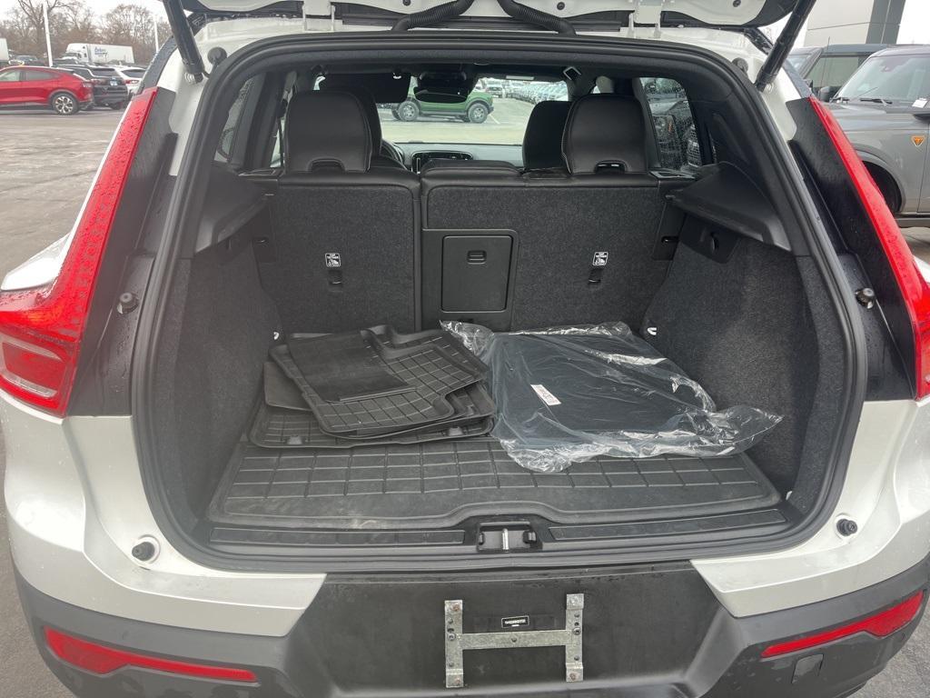 used 2021 Volvo XC40 car, priced at $24,888