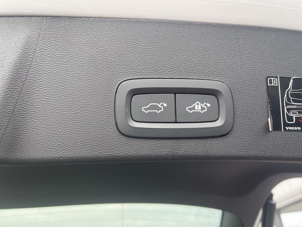 used 2021 Volvo XC40 car, priced at $24,888