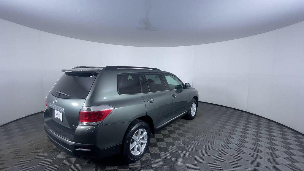 used 2013 Toyota Highlander car, priced at $8,900