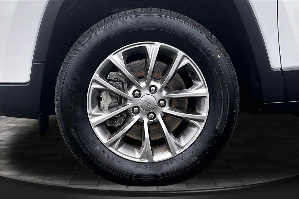 used 2019 Jeep Cherokee car, priced at $15,500