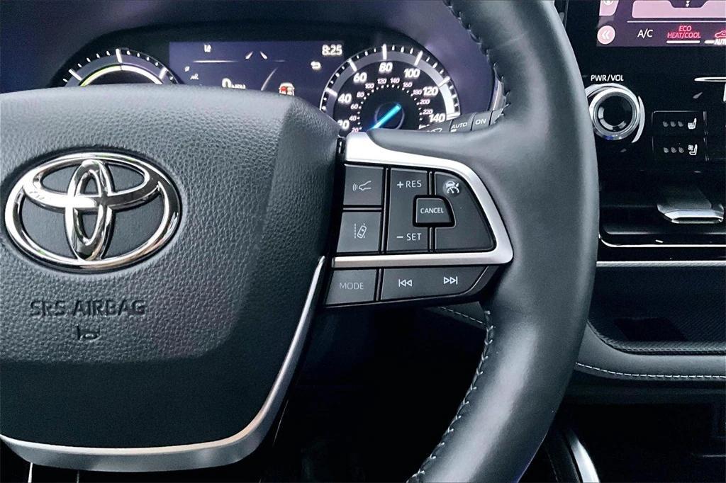 used 2022 Toyota Highlander Hybrid car, priced at $41,998