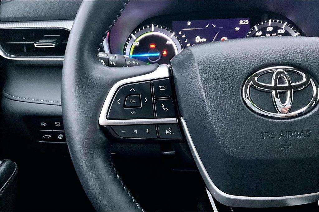 used 2022 Toyota Highlander Hybrid car, priced at $41,998