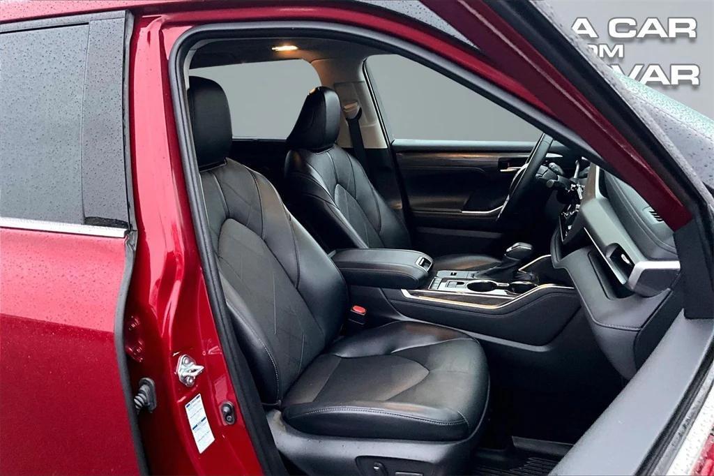 used 2022 Toyota Highlander Hybrid car, priced at $41,998