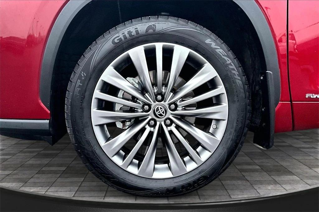 used 2022 Toyota Highlander Hybrid car, priced at $41,998