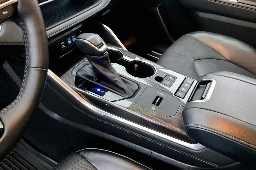 used 2022 Toyota Highlander Hybrid car, priced at $41,998