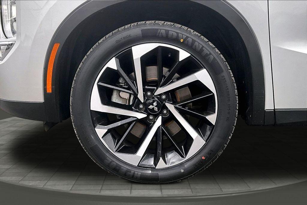used 2024 Mitsubishi Outlander car, priced at $21,998