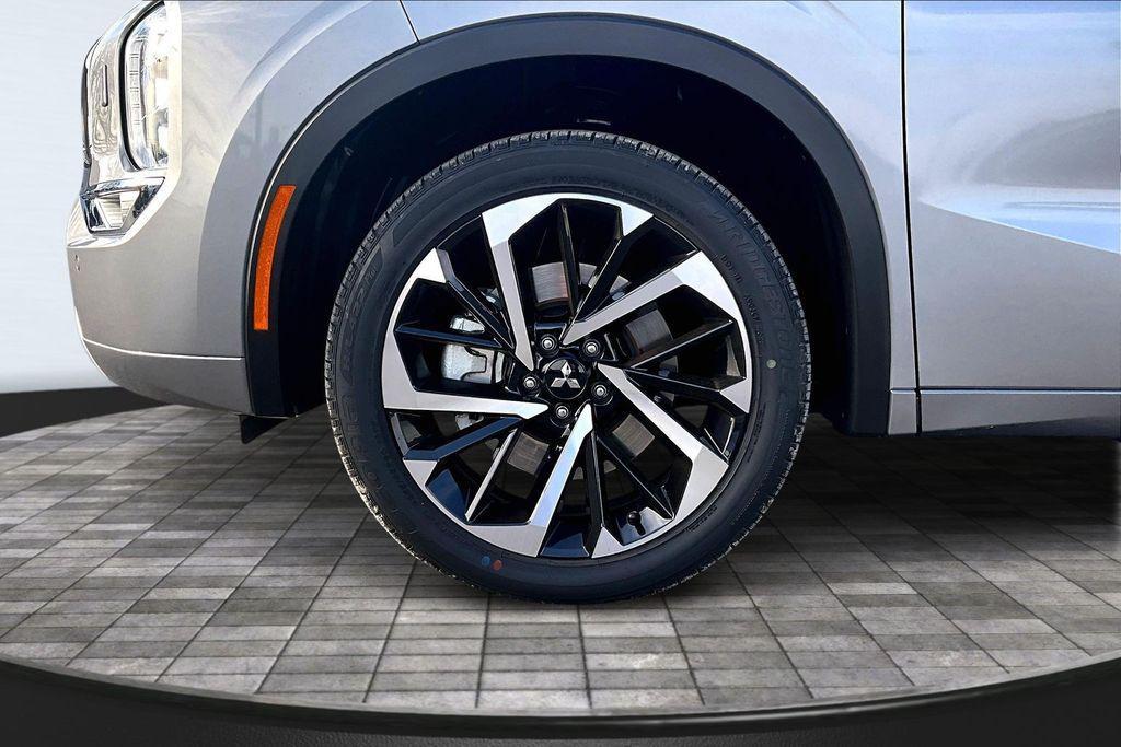 used 2024 Mitsubishi Outlander car, priced at $26,998