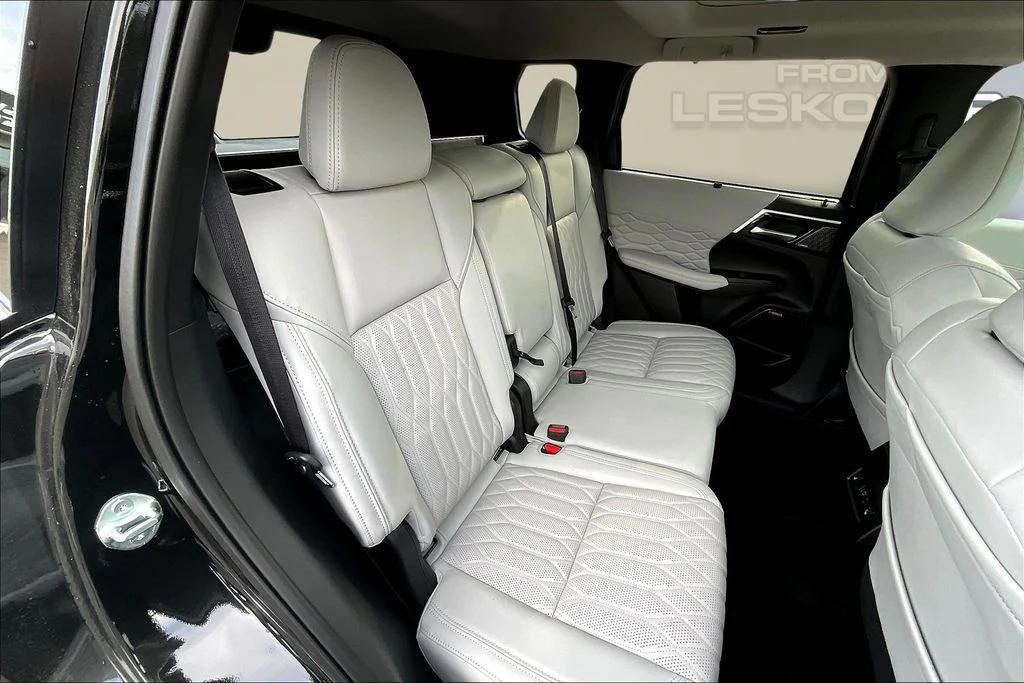 new 2025 Mitsubishi Outlander car, priced at $41,998