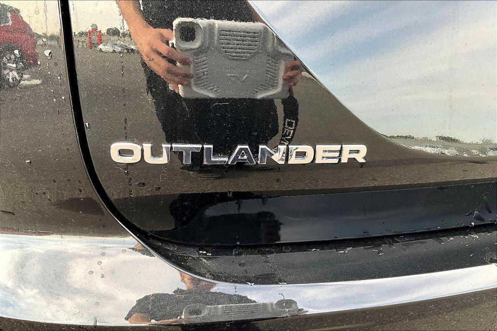 new 2025 Mitsubishi Outlander car, priced at $41,998