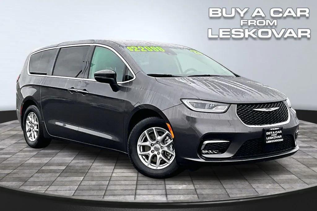 used 2023 Chrysler Pacifica car, priced at $21,998