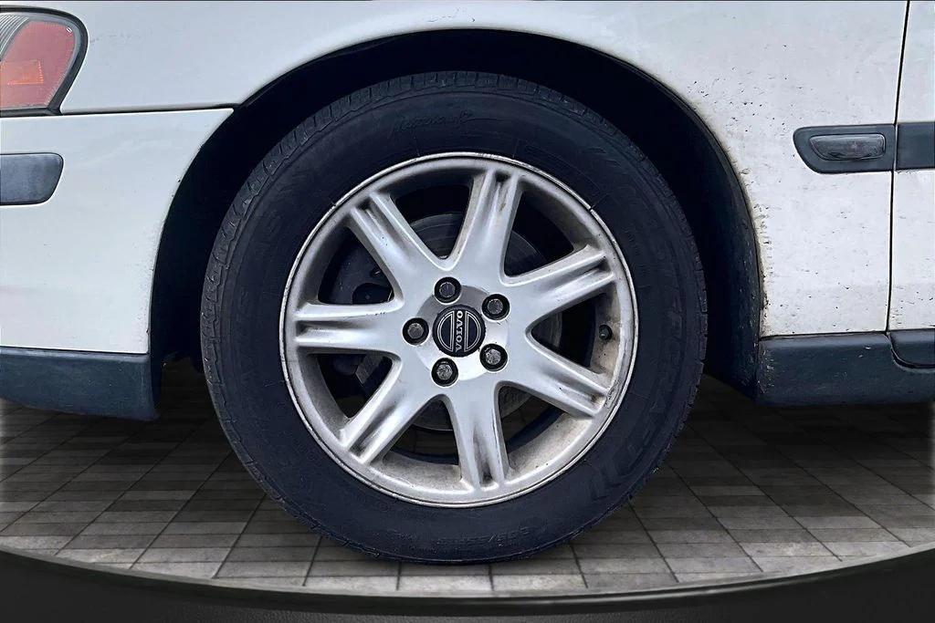 used 2002 Volvo S60 car, priced at $3,998