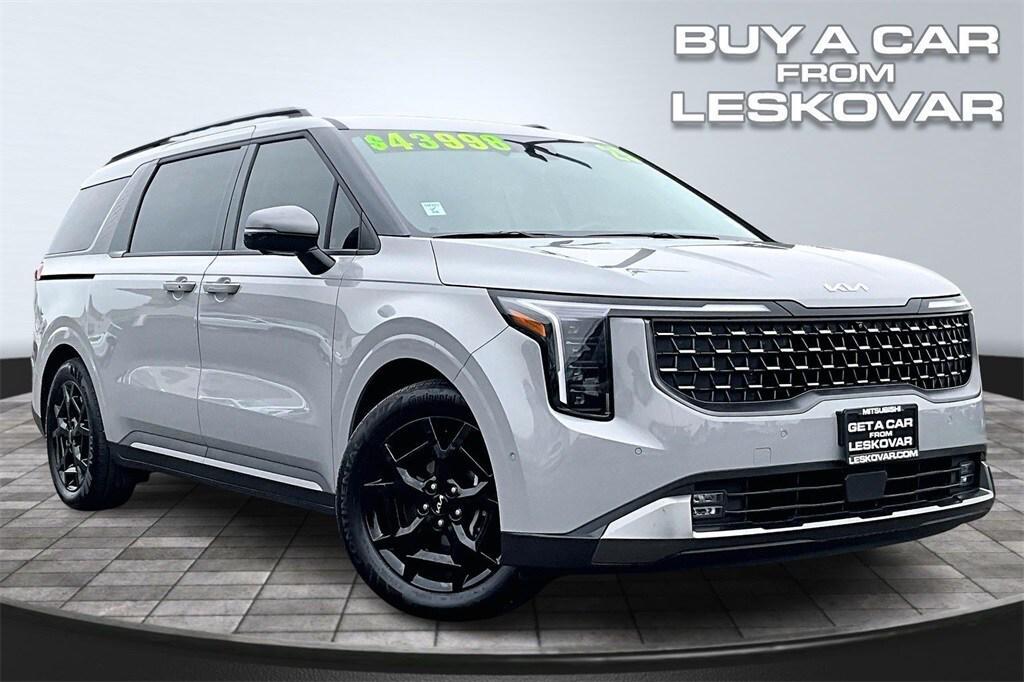 used 2025 Kia Carnival car, priced at $43,998