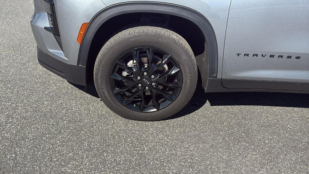 used 2024 Chevrolet Traverse car, priced at $35,999