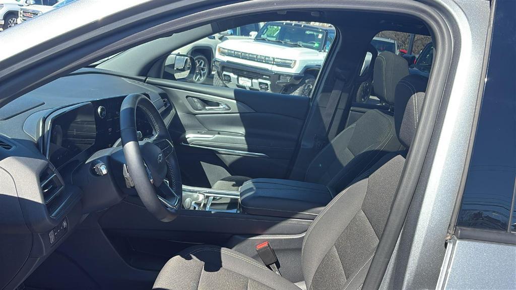 used 2024 Chevrolet Traverse car, priced at $35,999