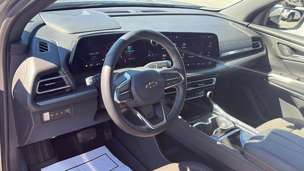 used 2024 Chevrolet Traverse car, priced at $35,999