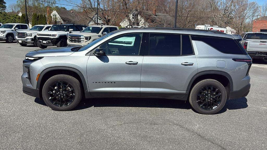 used 2024 Chevrolet Traverse car, priced at $35,999