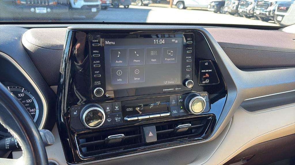 used 2021 Toyota Highlander car, priced at $25,999