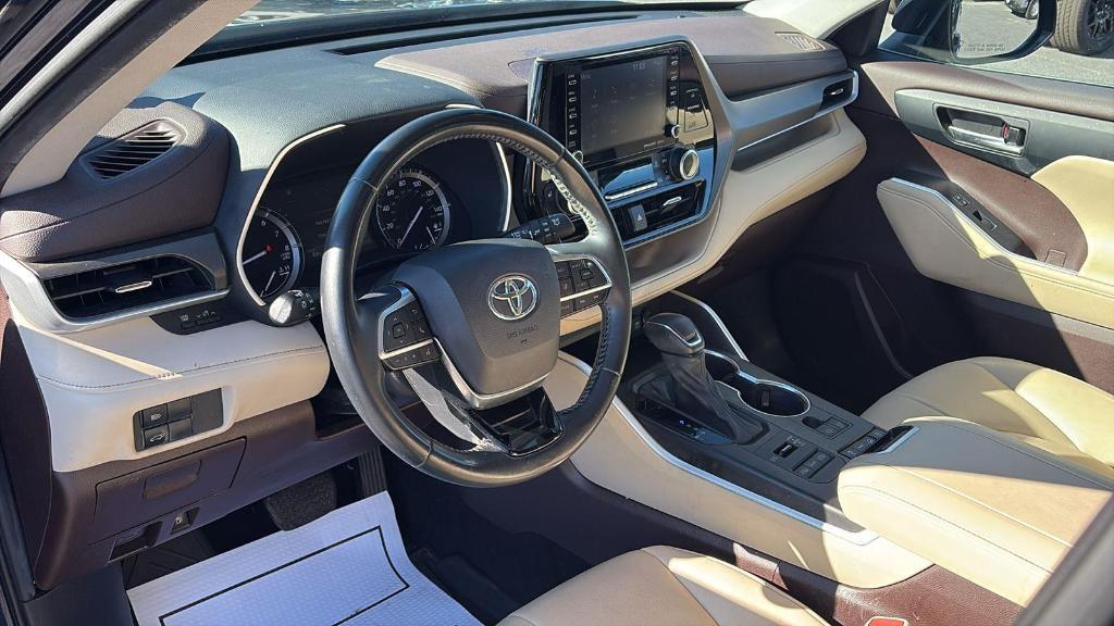 used 2021 Toyota Highlander car, priced at $25,999