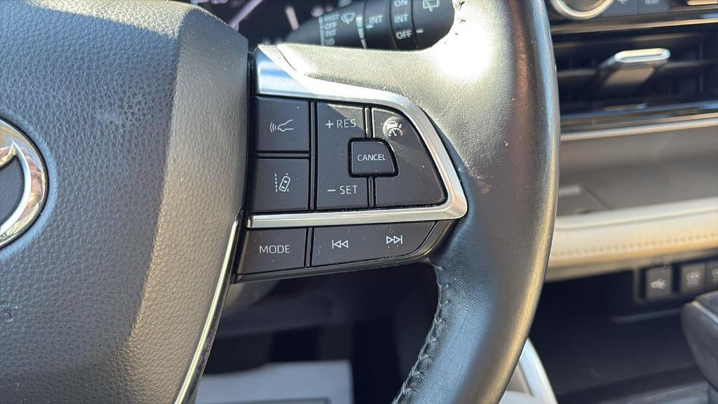 used 2021 Toyota Highlander car, priced at $25,999