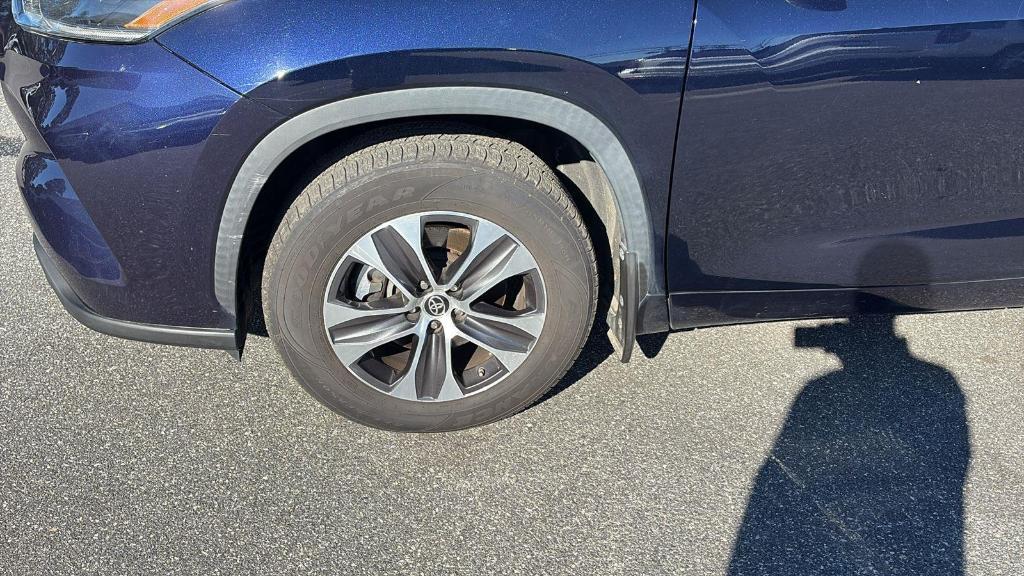 used 2021 Toyota Highlander car, priced at $25,999