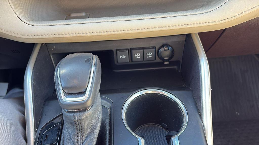 used 2021 Toyota Highlander car, priced at $25,999