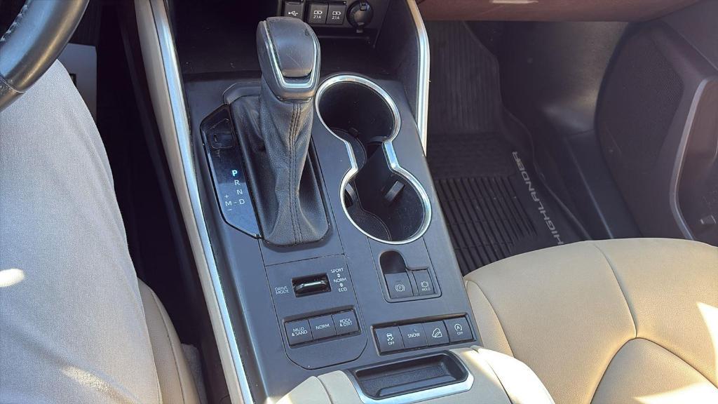 used 2021 Toyota Highlander car, priced at $25,999