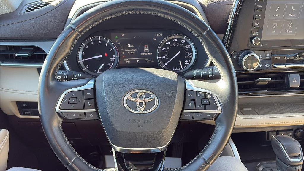 used 2021 Toyota Highlander car, priced at $25,999